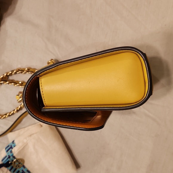 Tory Burch Fleming Perforated Diamond Shoulder Purse - Picture 5 of 11